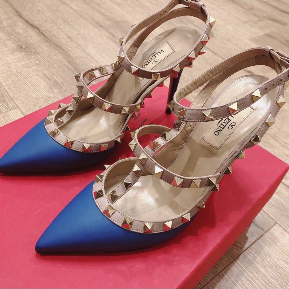 Valentino Rockstud Heels Like New